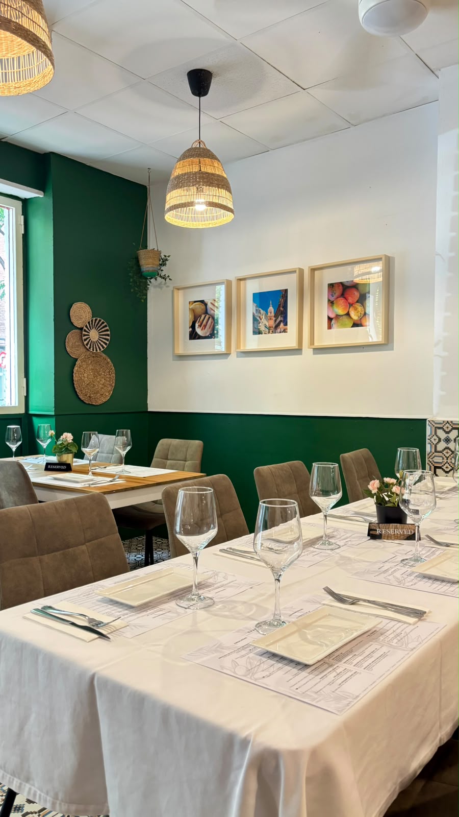 Mesas del comedor de Charlie Brownie