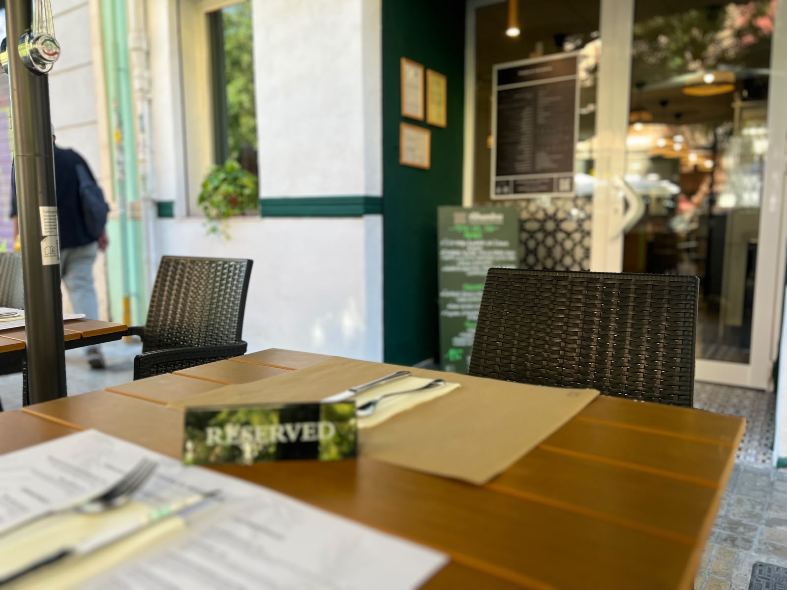 Interior del restaurante Charlie Brownie en Extramurs Valencia